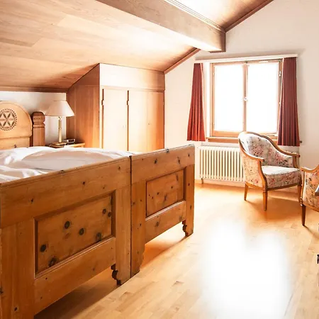 فندق Historic Crusch Alva 3*